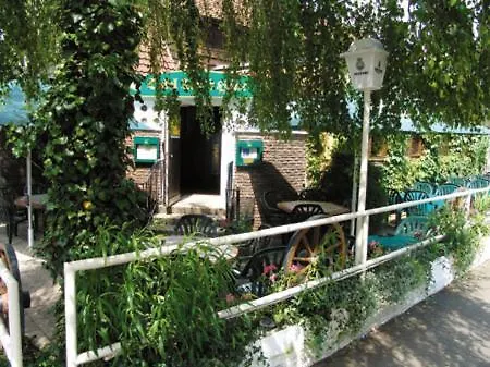 Hotel Onkel Tom's Hutte